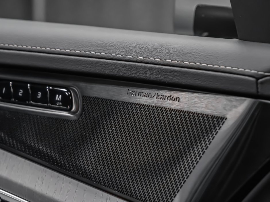 2026 Volvo XC90 Plug-in hybrid Ultra 6-Seater (Bright Theme)-9