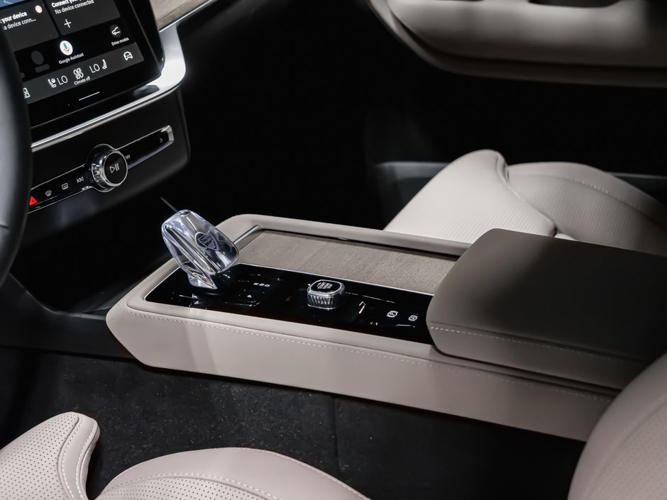 2026 Volvo XC90 Plug-in hybrid Ultra 7-Seater (Dark Theme)-7