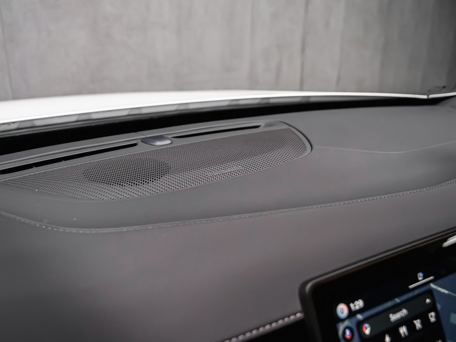 2026 Volvo XC90 Plug-in hybrid Ultra 7-Seater (Dark Theme)-12
