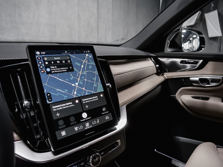 2026 Volvo XC90 Plug-in hybrid Ultra 7-Seater (Dark Theme)-9