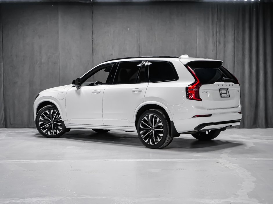 2026 Volvo XC90 Plug-in hybrid Ultra 7-Seater (Dark Theme)-3