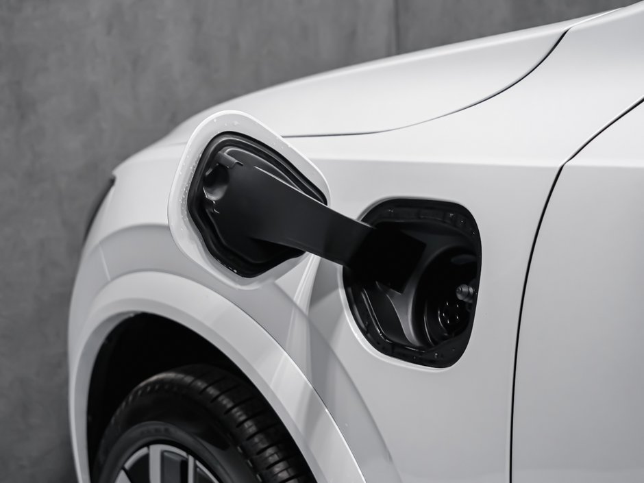 2026 Volvo XC90 Plug-in hybrid Ultra 7-Seater (Dark Theme)-5