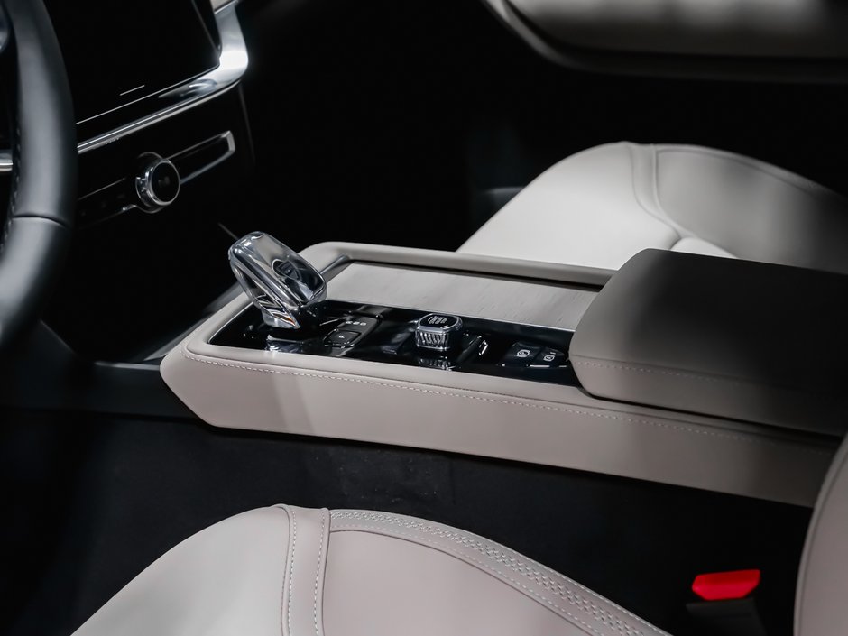 2026 Volvo XC90 Plug-in hybrid Core 7-Seater (Bright Theme)-7