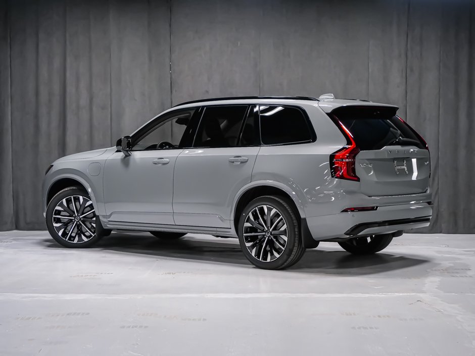 2026 Volvo XC90 Plug-in hybrid Ultra 7-Seater (Dark Theme)-3