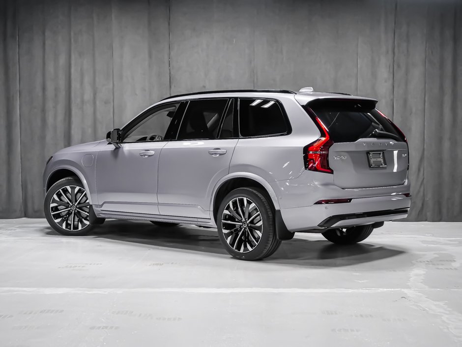 2026 Volvo XC90 Plug-in hybrid Ultra 7-Seater (Dark Theme)-3