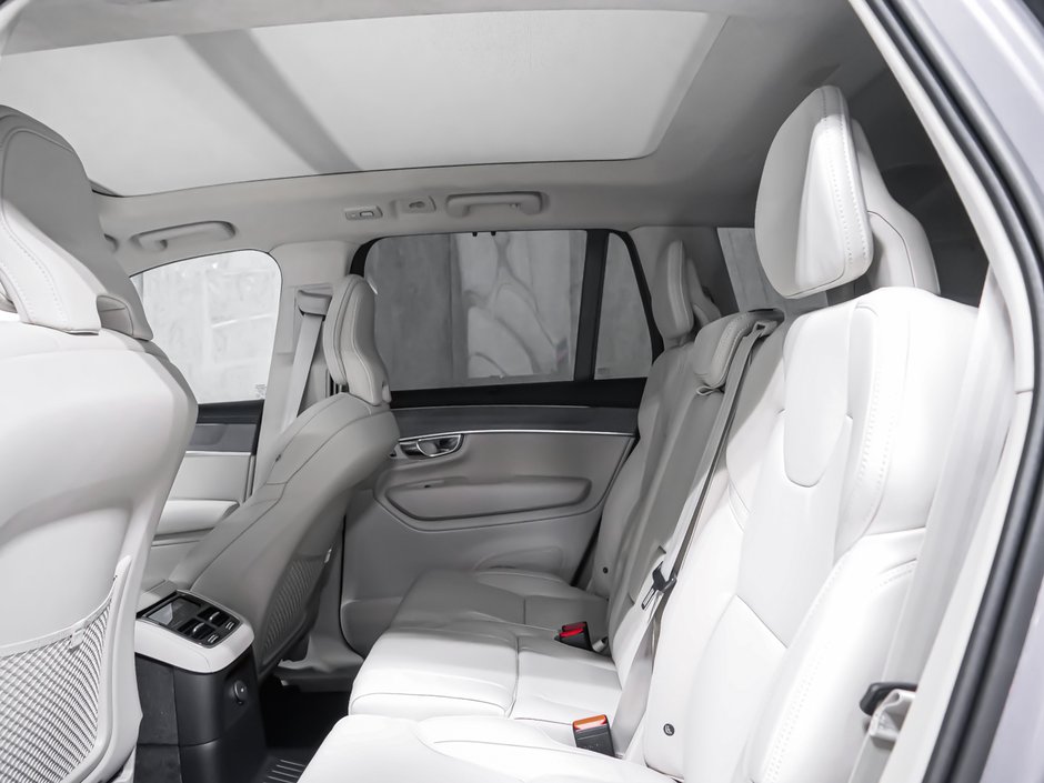 2026 Volvo XC90 Plug-in hybrid Ultra 7-Seater (Dark Theme)-11