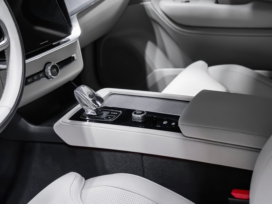 2026 Volvo XC90 Plug-in hybrid Ultra 7-Seater (Dark Theme)-6