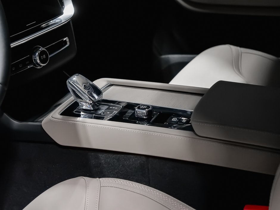 2026 Volvo XC90 Plug-in hybrid Plus 7-Seater (Dark Theme)-6