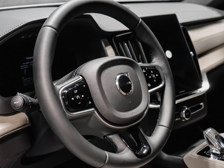 2026 Volvo XC90 Plug-in hybrid Plus 7-Seater (Dark Theme)-7