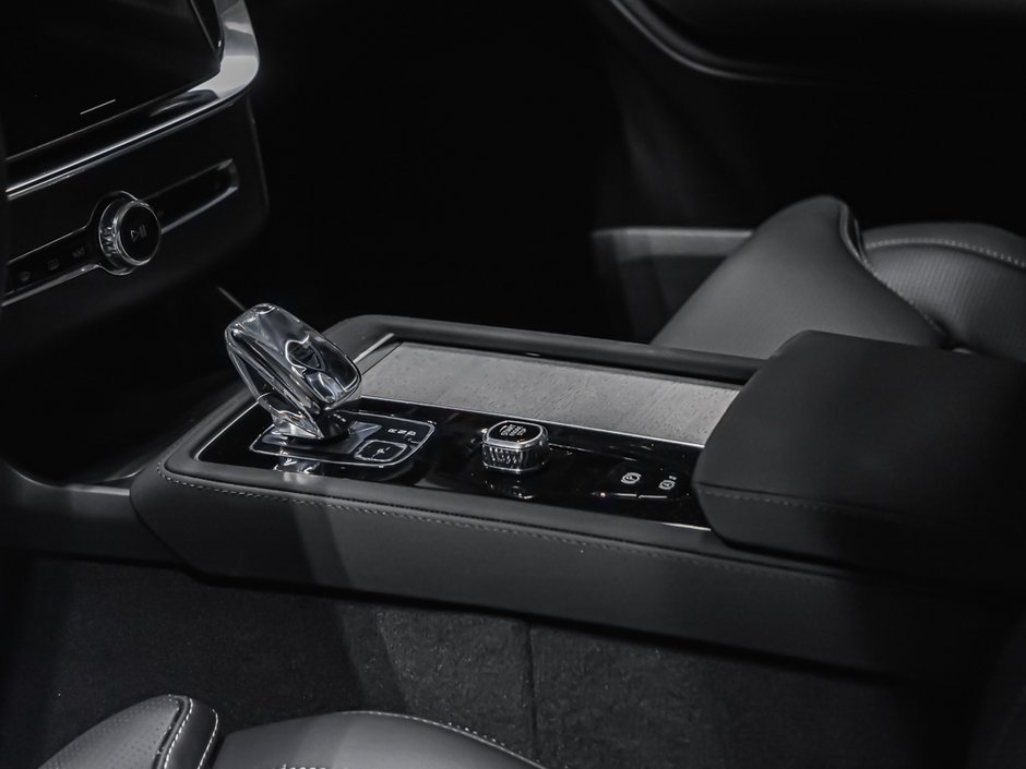 Volvo XC90 Plug-in hybrid Ultra 7-Seater (Dark Theme) 2027-6