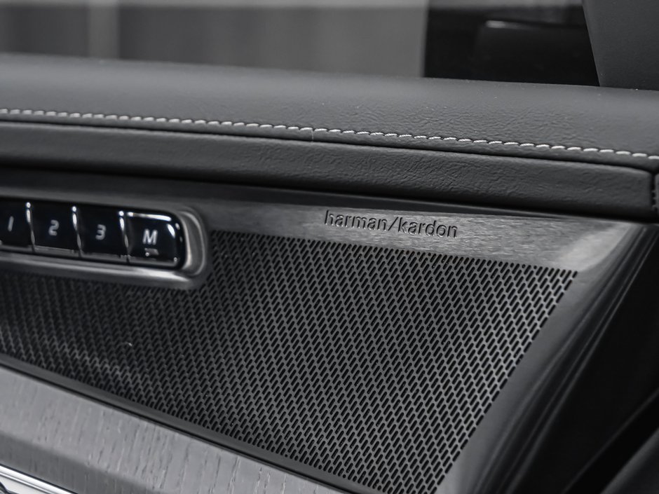 Volvo XC90 Plug-in hybrid Ultra 7-Seater (Dark Theme) 2027-9