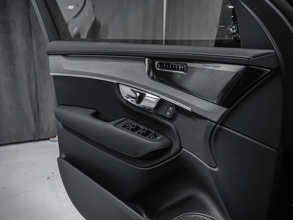 Volvo XC90 Plug-in hybrid Ultra 7-Seater (Dark Theme) 2027-8