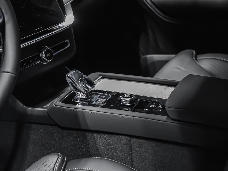 2027 Volvo XC90 Plug-in hybrid Ultra Black Edition 7-Seater-6