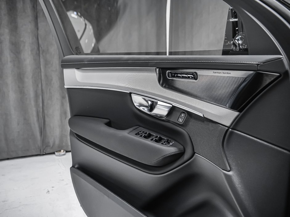 2027 Volvo XC90 Plug-in hybrid Ultra Black Edition 7-Seater-8