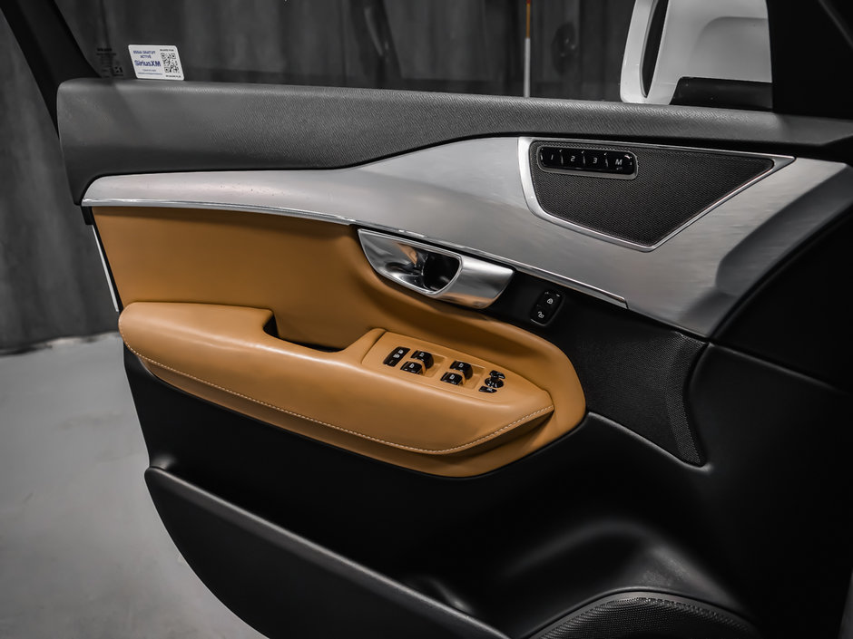 2019 Volvo XC90 T8 MOMENTUM-10