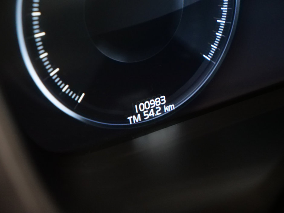 2019 Volvo XC90 T8 MOMENTUM-9
