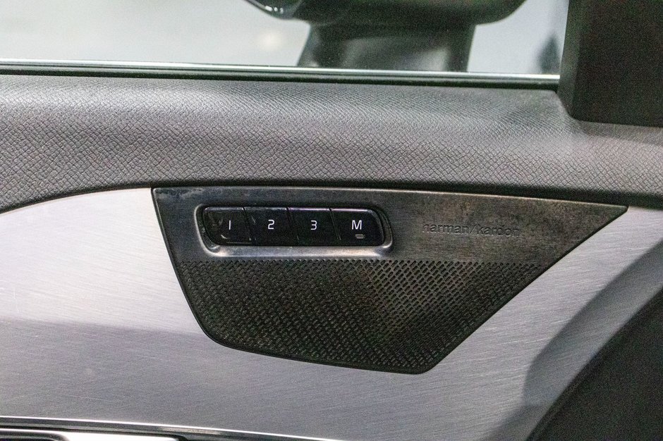 Volvo XC90 T6 MOMENTUM 2019-31