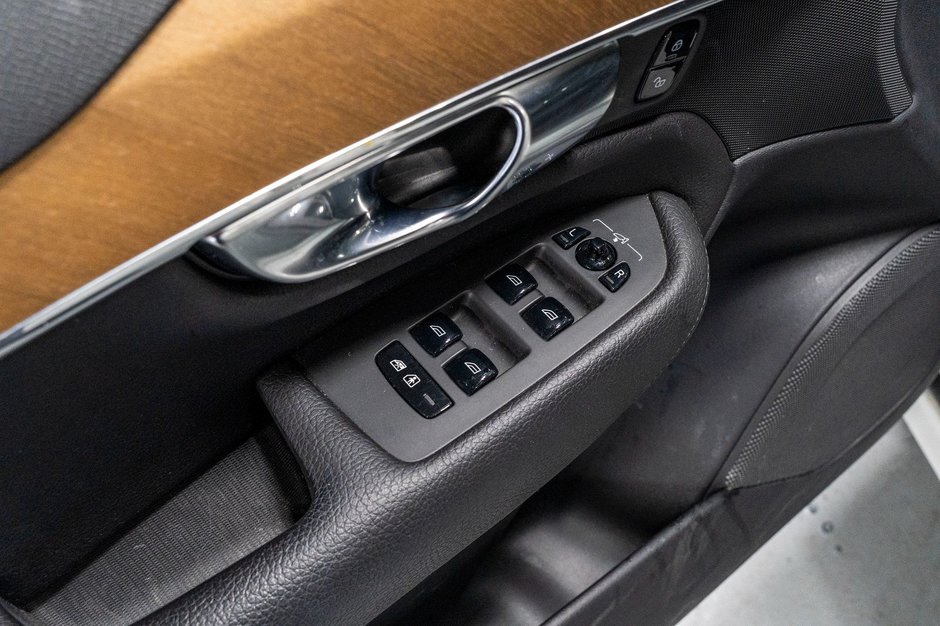 Volvo XC90 T6 MOMENTUM CLIMATE 2021-13