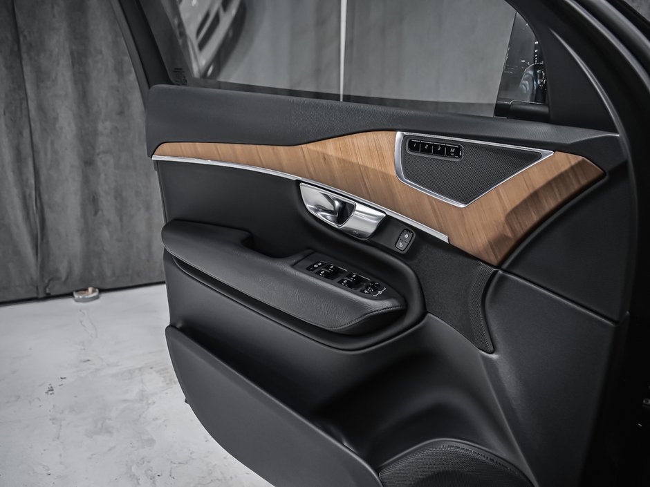 2022 Volvo XC90 T6 MOMENTUM CLIMAT-9