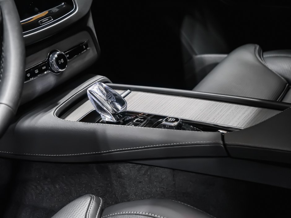 2024 Volvo XC90 B6 ULTIMATE BRIGHT BOWERS & WILKINS-6