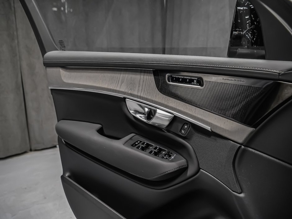 2025 Volvo XC90 B6 ULTRA BRIGHT-9