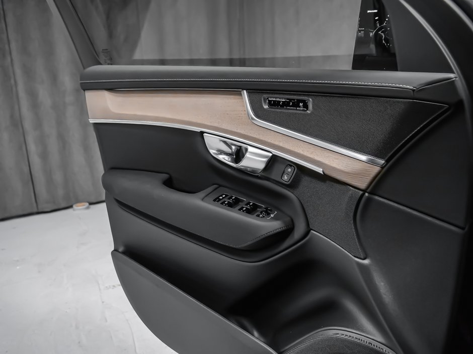 2026 Volvo XC90 Plus 7-Seater (Dark Theme)-9