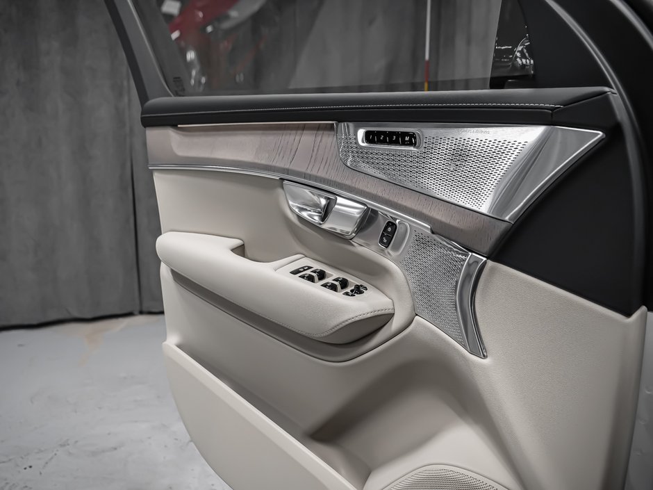 2026 Volvo XC90 Ultra 7-Seater (Dark Theme)-9