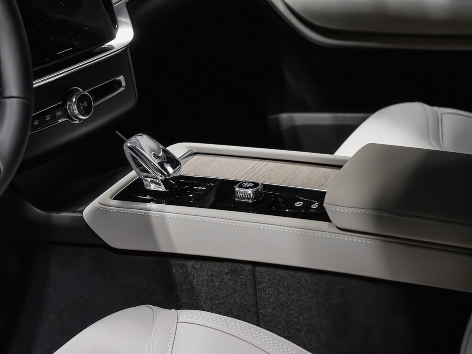 Volvo XC90 Plus 7-Seater (Dark Theme) 2026-7