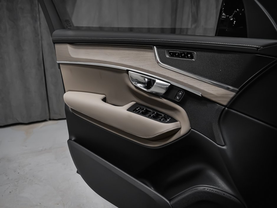 Volvo XC90 Plus 7-Seater (Dark Theme) 2026-8