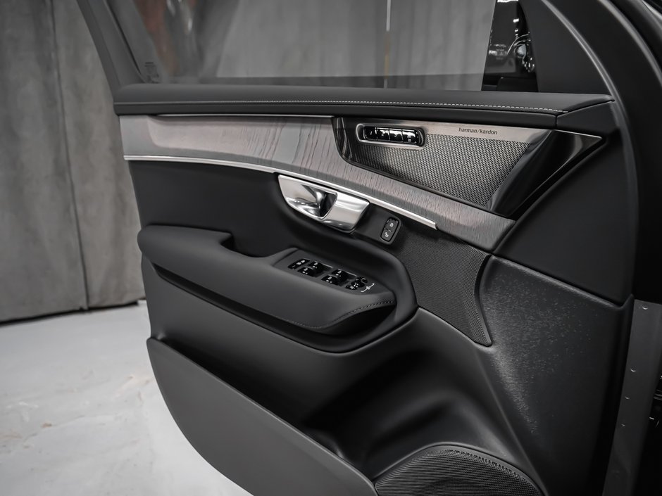 2026 Volvo XC90 Ultra 7-Seater (Dark Theme)-9