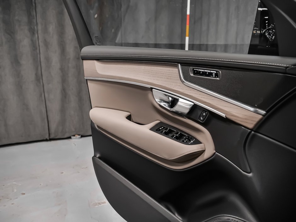 Volvo XC90 Plus 7-Seater (Dark Theme) 2026-9