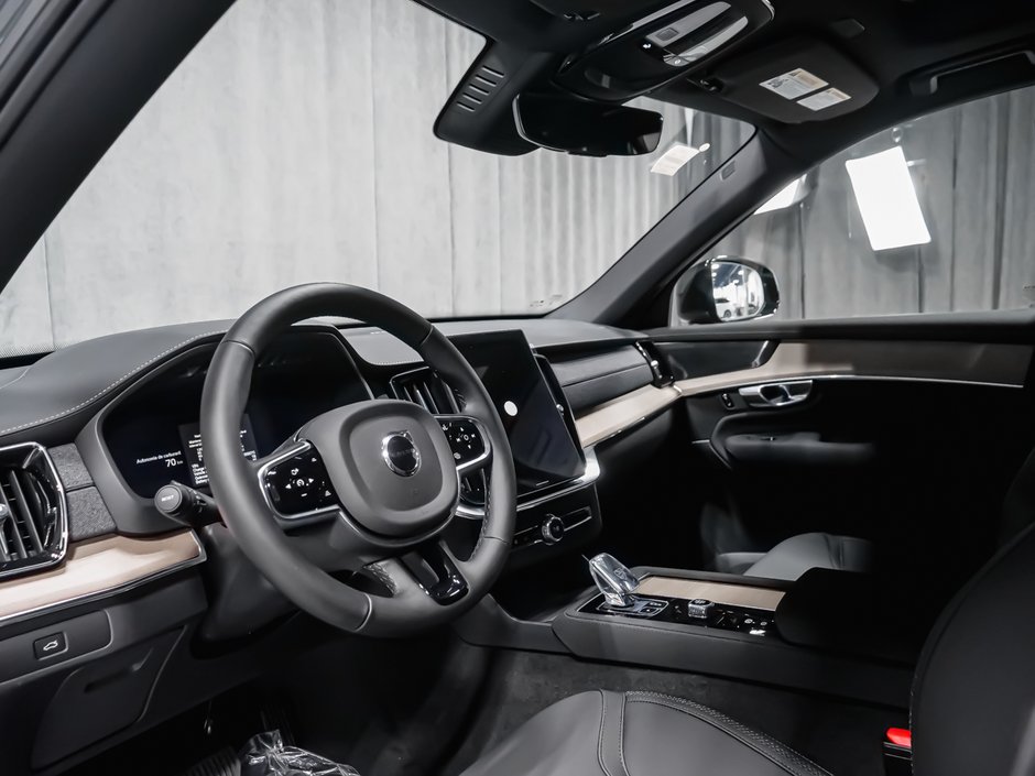 2027 Volvo XC90 Plus 7-Seater (Dark Theme)-5