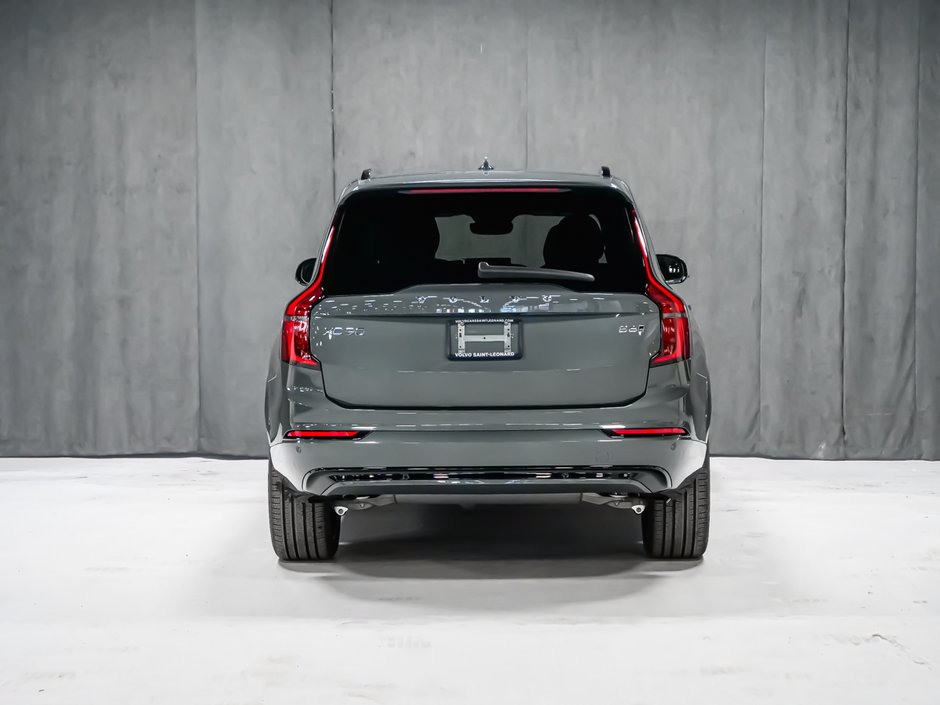 2027 Volvo XC90 Plus 7-Seater (Dark Theme)-4