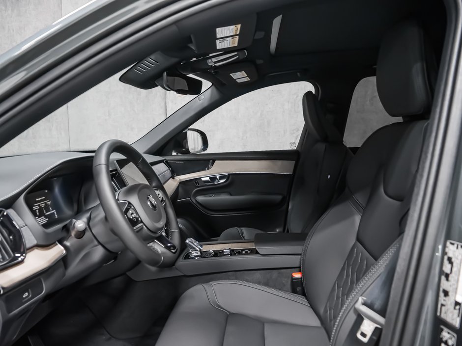 2027 Volvo XC90 Plus 7-Seater (Dark Theme)-10