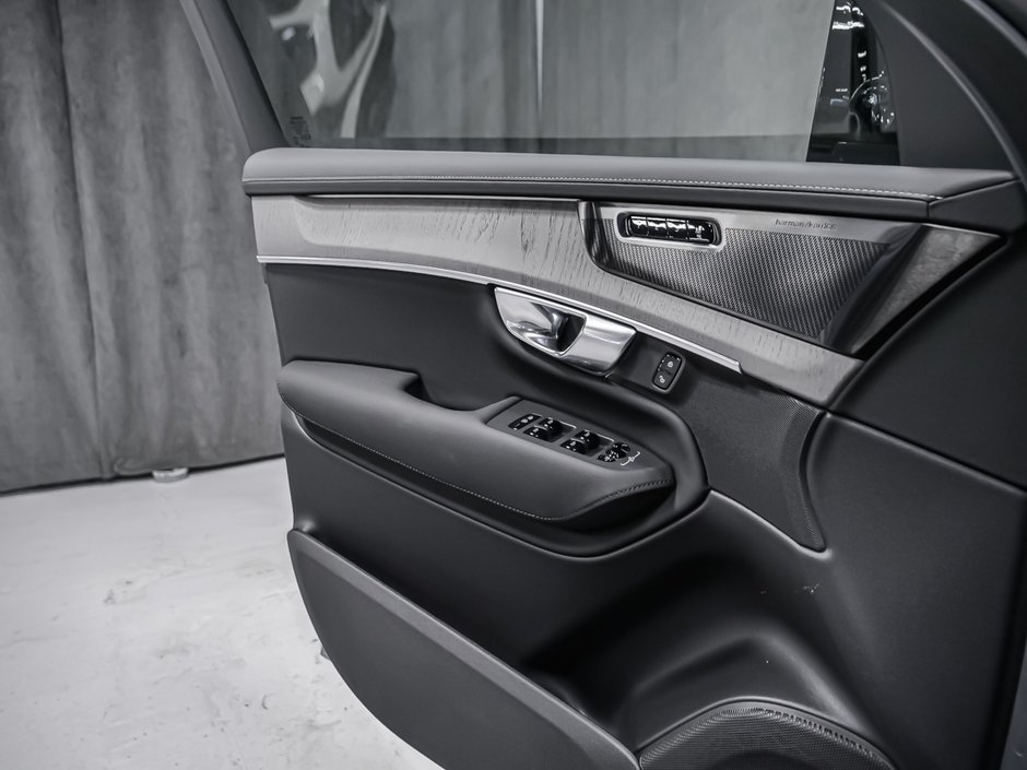 Volvo XC90 Ultra 7-Seater (Dark Theme) 2027-8