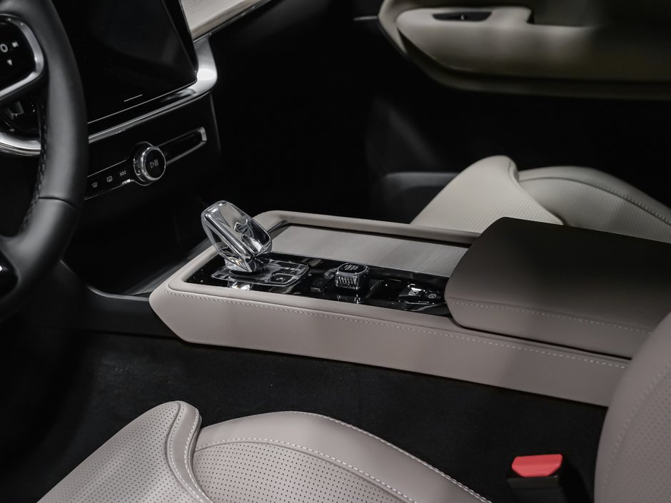 Volvo XC90 Ultra 6-Seater (Bright Theme) 2027-6
