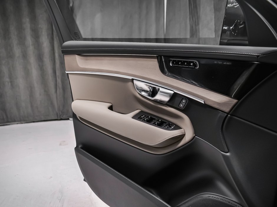 Volvo XC90 Ultra 6-Seater (Bright Theme) 2027-8