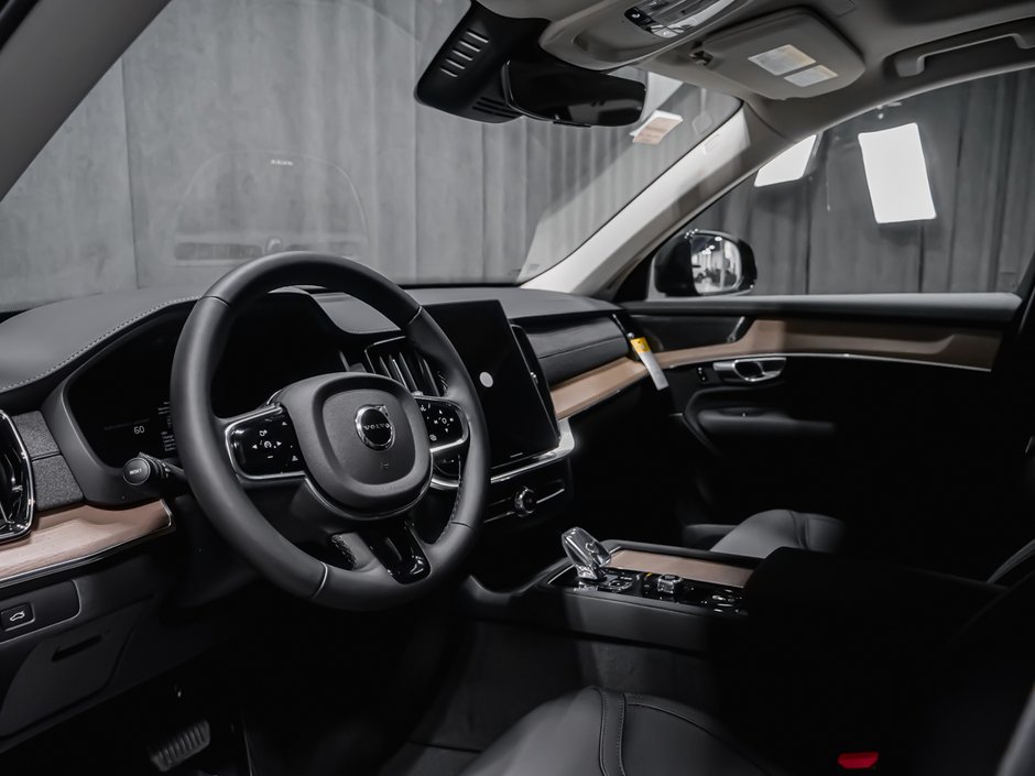 Volvo XC90 Plus 7-Seater (Dark Theme) 2027-5