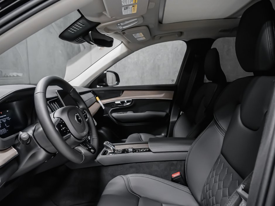 Volvo XC90 Plus 7-Seater (Dark Theme) 2027-11