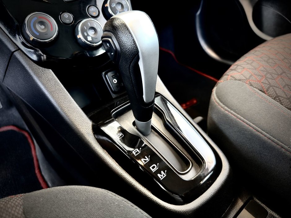 2017 Chevrolet Sonic LT  hayon 5 portes BA-21
