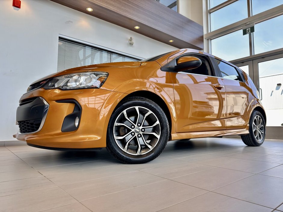 2017 Chevrolet Sonic LT  hayon 5 portes BA-1