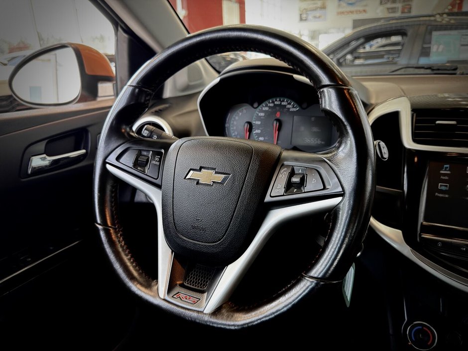 2017 Chevrolet Sonic LT  hayon 5 portes BA-14