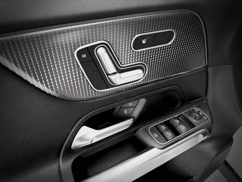 Mercedes-Benz GLB 250 2021-31