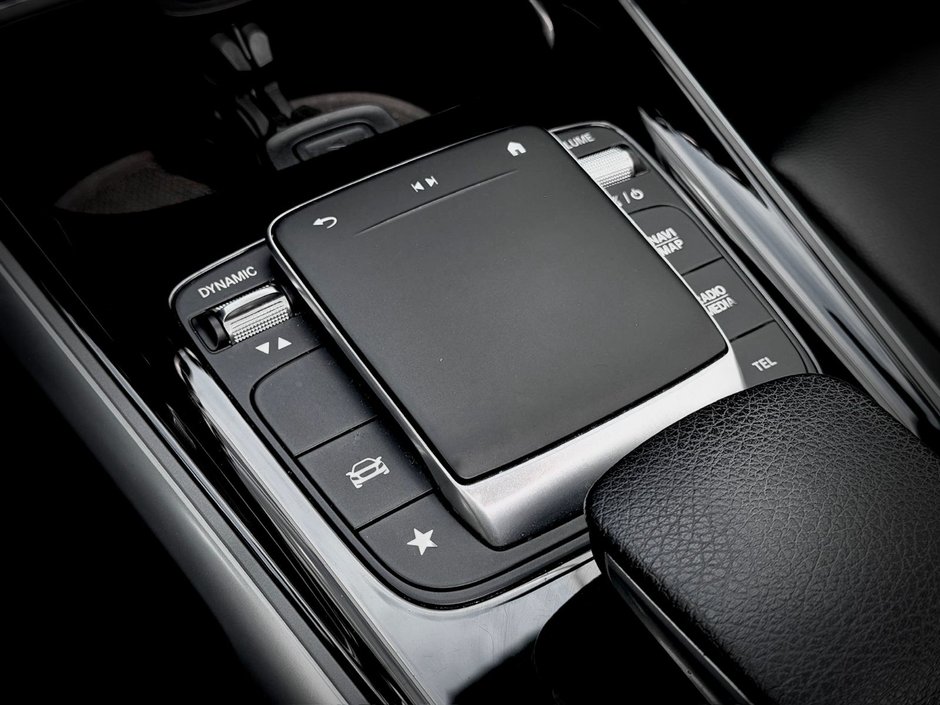 Mercedes-Benz GLB 250 2021-29