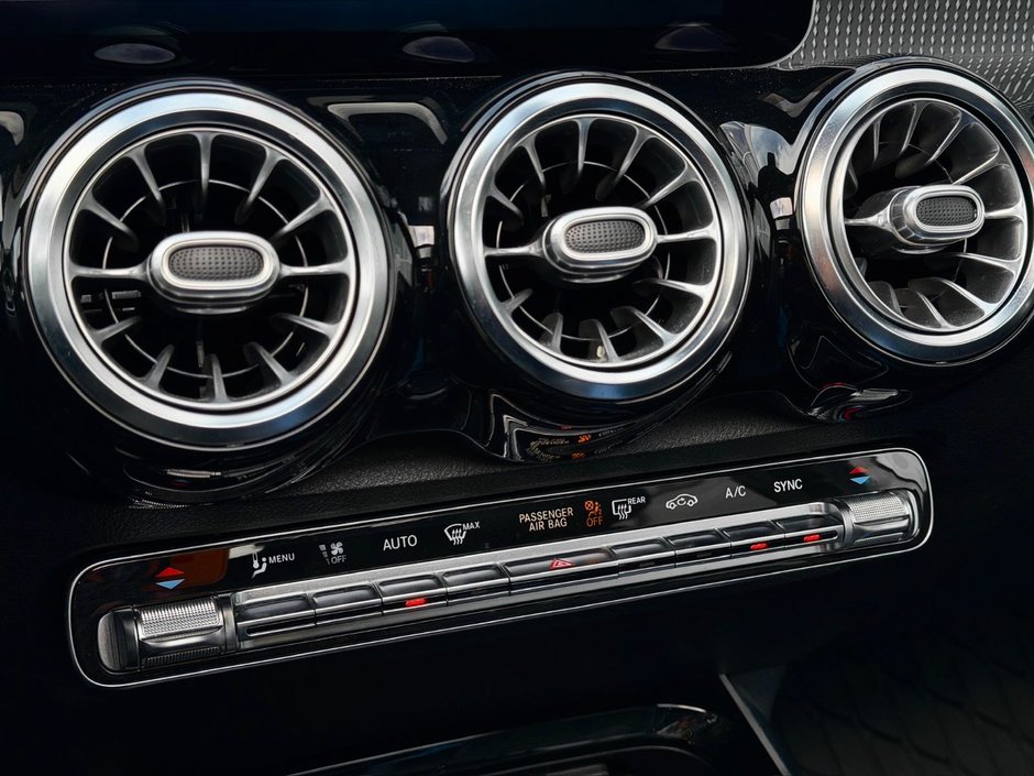 Mercedes-Benz GLB 250 2021-28