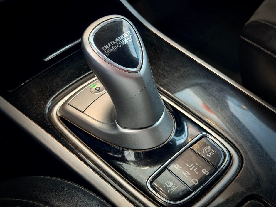 2020 Mitsubishi Outlander PHEV SE-AWD-31