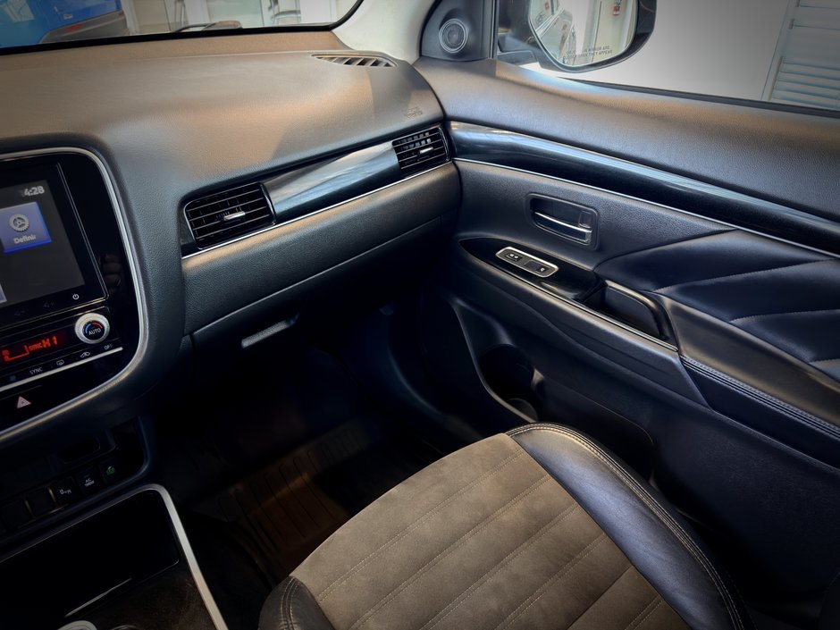 2020 Mitsubishi Outlander PHEV SE-AWD-23