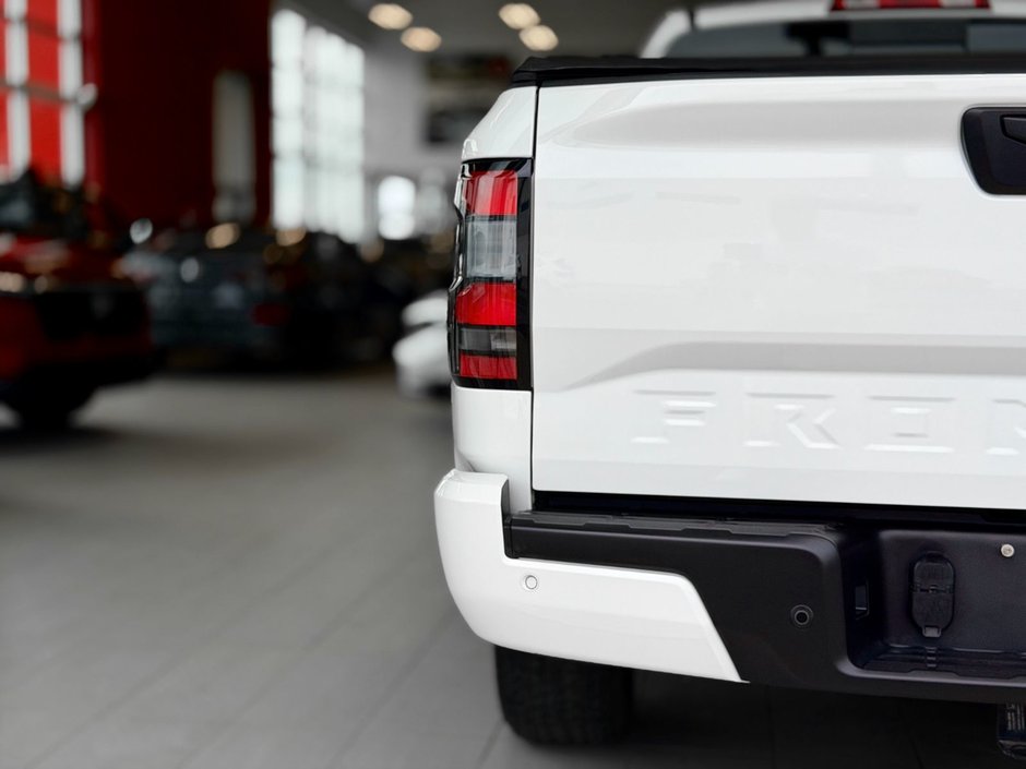 Nissan Frontier SV 2023-8