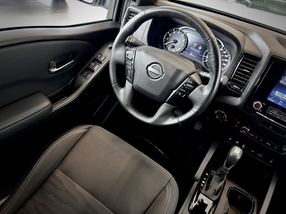 Nissan Frontier SV 2023-15