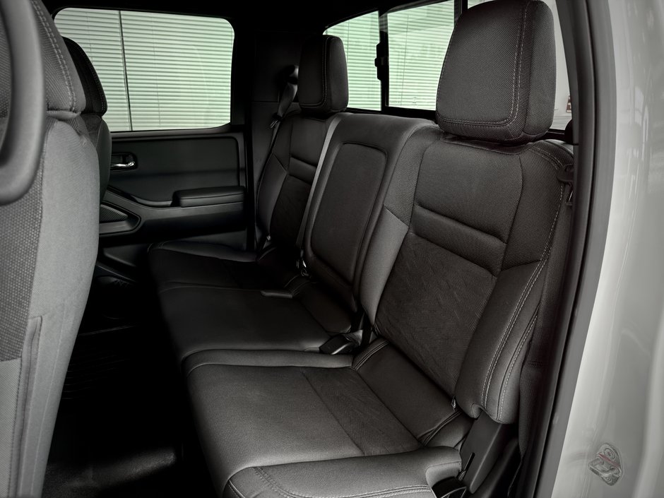 Nissan Frontier SV 2023-24